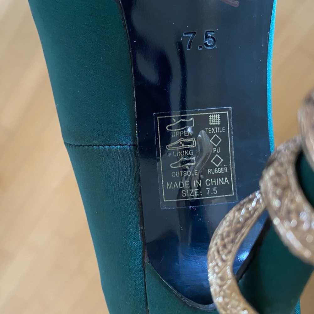 New Azalea Wang Green Heels with Gold Snake Detail - Picture 11 of 12